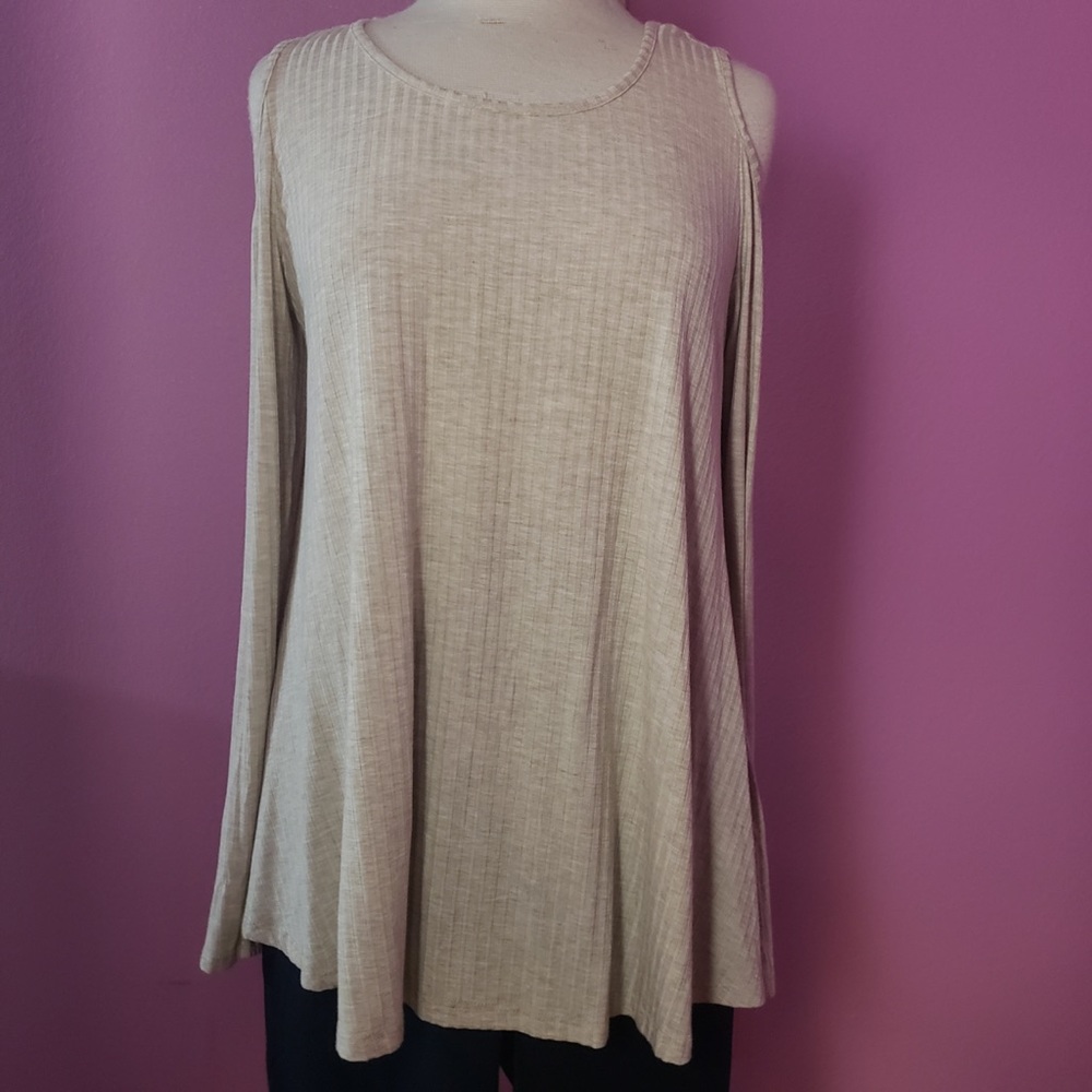 Beige blouse 🤍